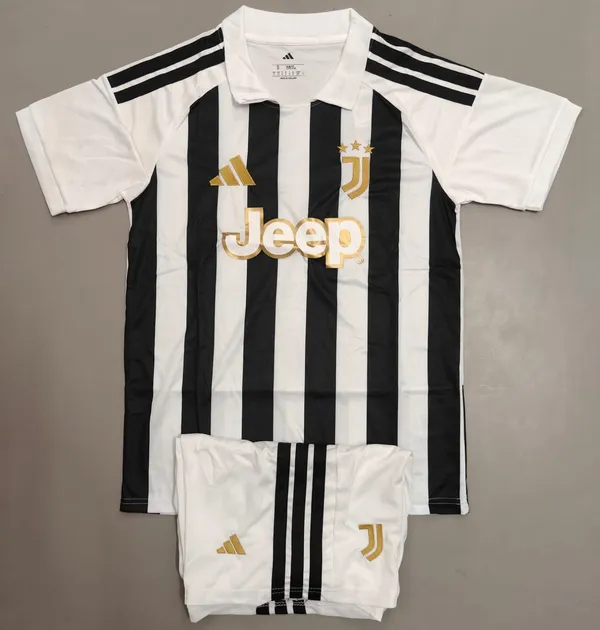 Black_White_Football_Jersey_Shorts_Set_for_Men