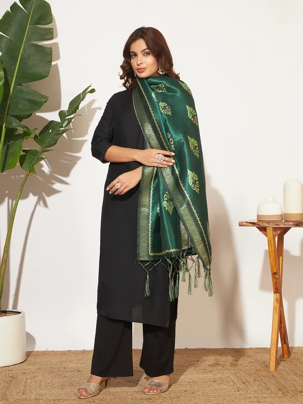 Green_And_Gold_Cotton_Fancy_Dupatta_For_Women