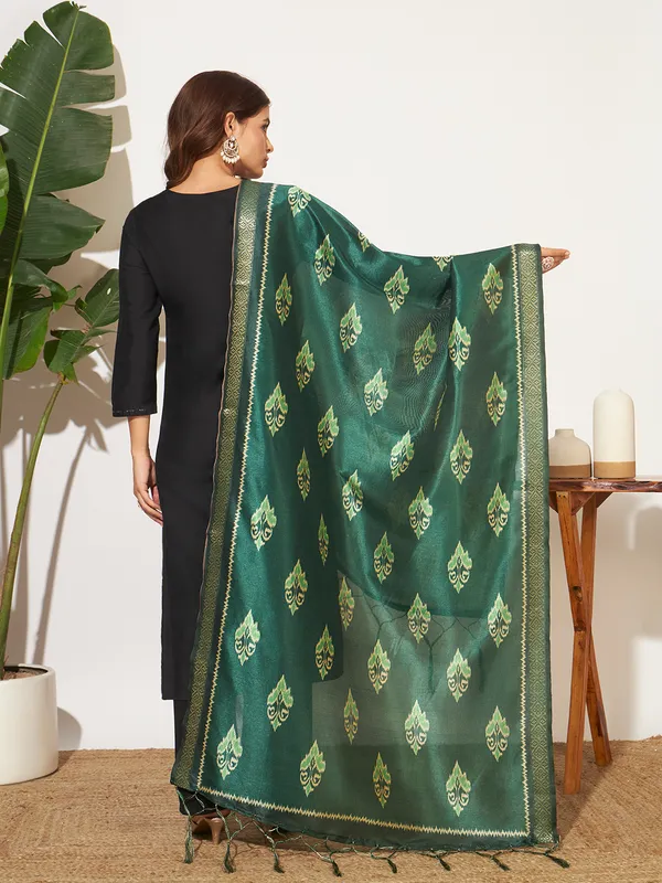 Green_And_Gold_Cotton_Fancy_Dupatta_For_Women