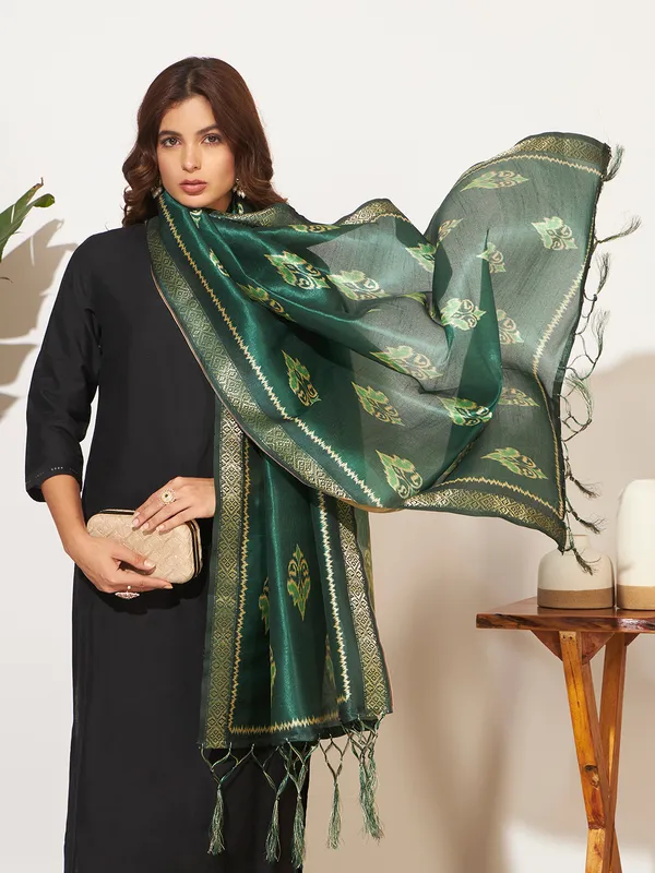 Green_And_Gold_Cotton_Fancy_Dupatta_For_Women