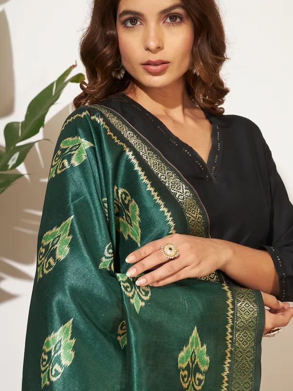 Green_And_Gold_Cotton_Fancy_Dupatta_For_Women