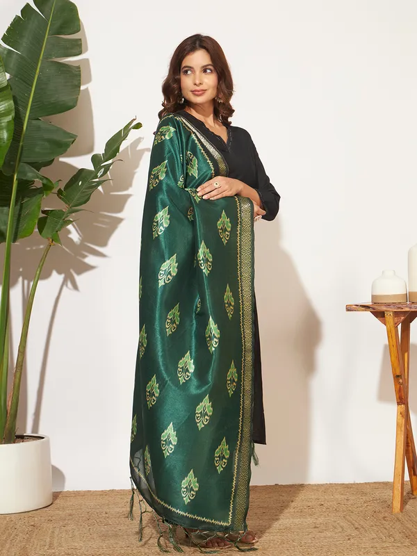 Green_And_Gold_Cotton_Fancy_Dupatta_For_Women
