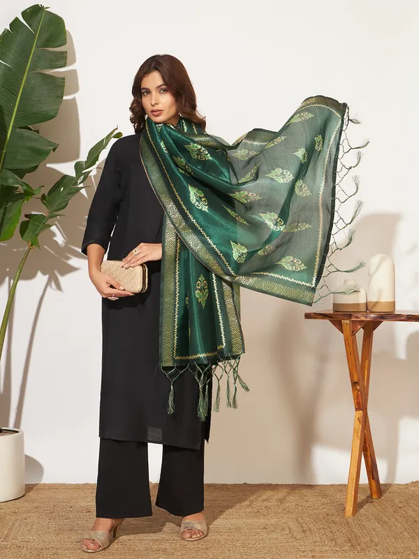 Green_And_Gold_Cotton_Fancy_Dupatta_For_Women