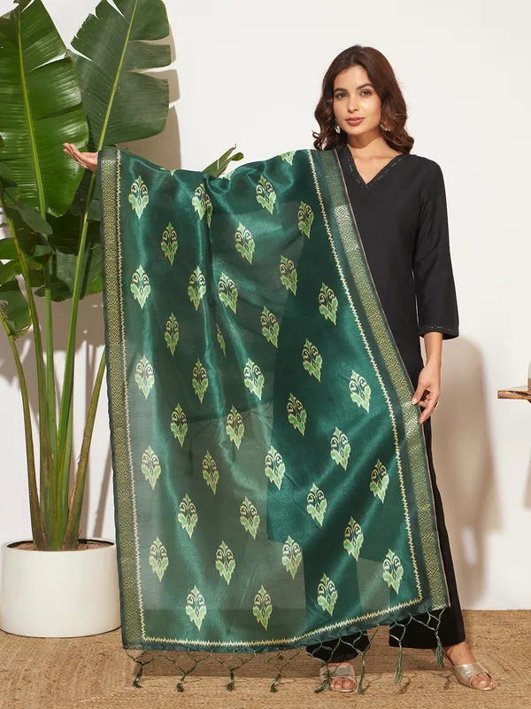 Green_And_Gold_Cotton_Fancy_Dupatta_For_Women