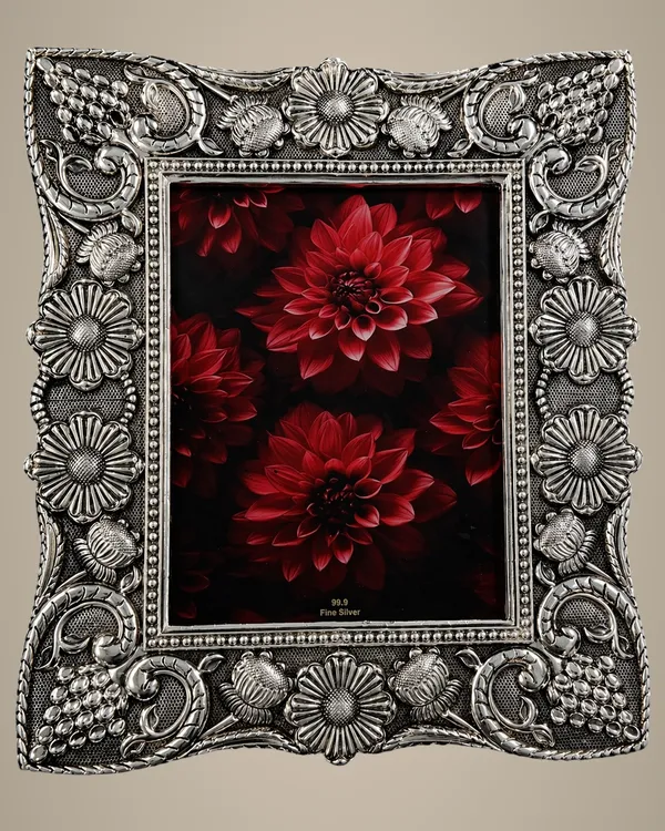 Royal_Blossom_Photo_Frame_–_Silver_Finish