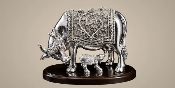 Kamdhenu_Divine_Cow_&_Calf_–_Silver_Finish