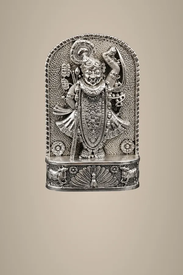 Shreenathji_Divine_Table_Decor_–_Silver_Finish