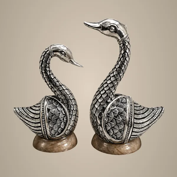 Royal_Swan_Pair_Showpiece_–_Silver_Finish