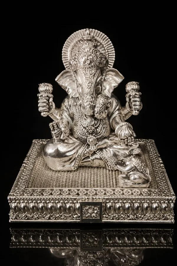 Blessings_Ganesha_Idol_–_Silver_Finish