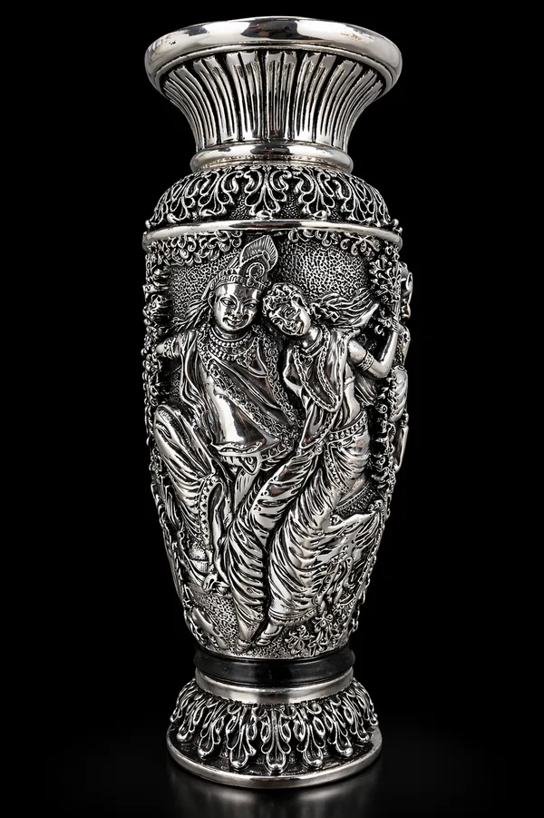 Divine_Krishan_Leela_Vase_–_Silver_Finish