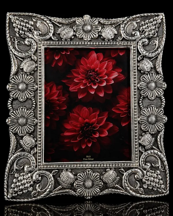 Royal_Blossom_Photo_Frame_–_Silver_Finish