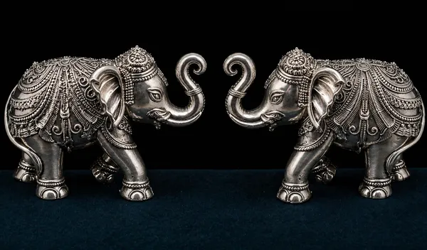 Royal_Elephant_Pair_–_Silver_Finish