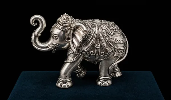 Royal_Prosperity_Elephant_–_Silver_Finish
