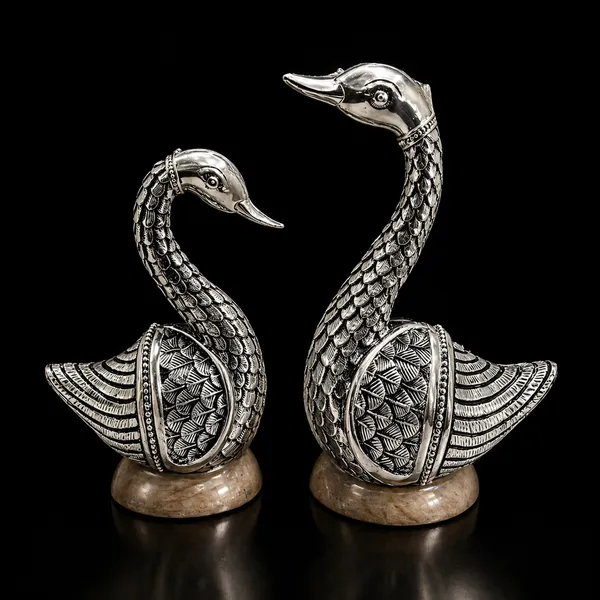 Royal_Swan_Pair_Showpiece_–_Silver_Finish