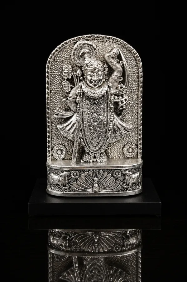 Shreenathji_Divine_Table_Decor_–_Silver_Finish