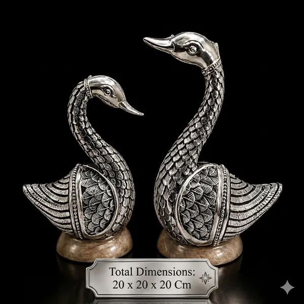 Royal_Swan_Pair_Showpiece_–_Silver_Finish