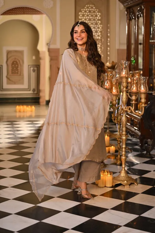 Women_Printed_Regular_Kurta_Set