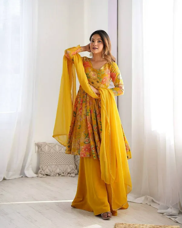 Women_Embellished_Kurta_Set