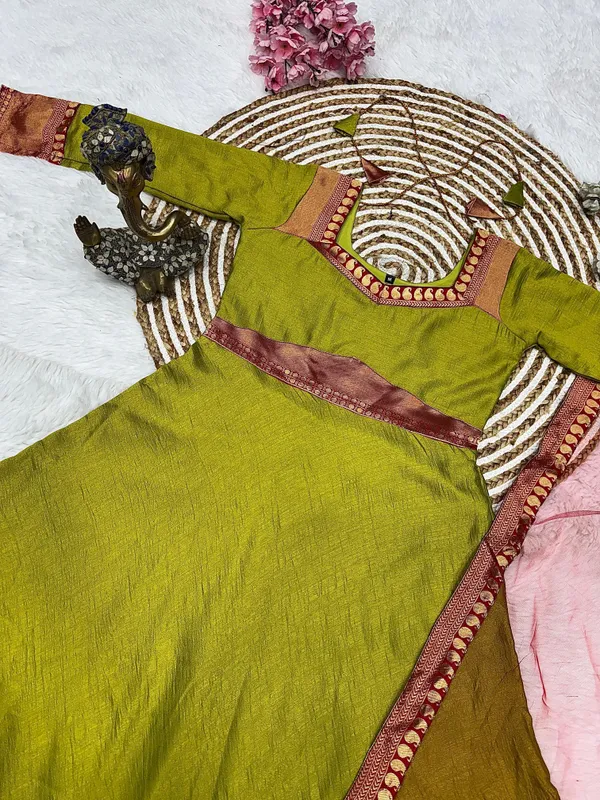 Grey_Woven_Design_Kurta_With_Dupatta