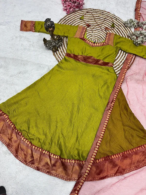 Grey_Woven_Design_Kurta_With_Dupatta