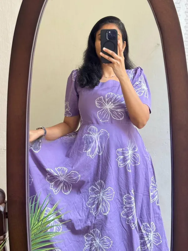 Lavender_Soft_Cotton_Gown_For_Women