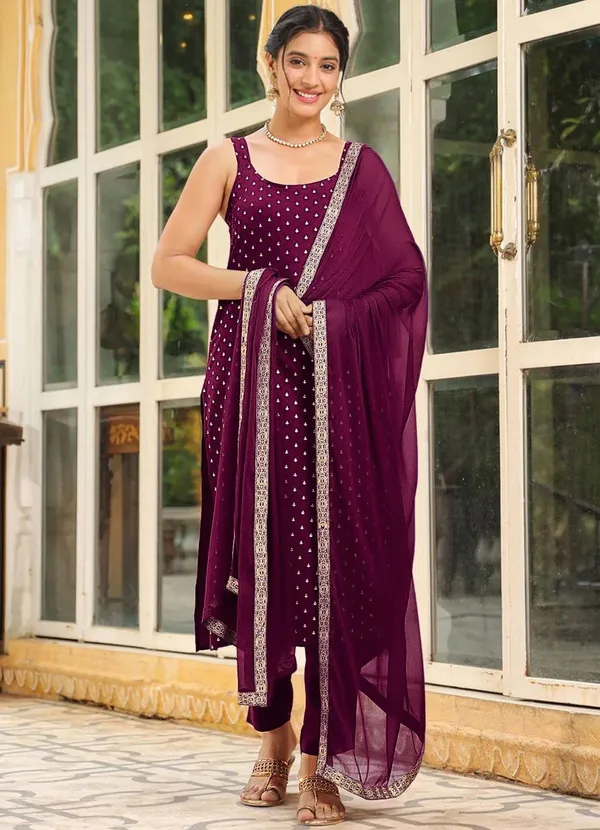 Reyon_Beautiful_Suit_Set_And_Duppta