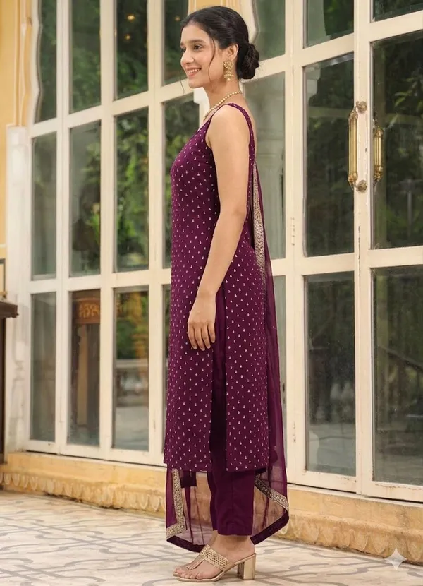 Reyon_Beautiful_Suit_Set_And_Duppta