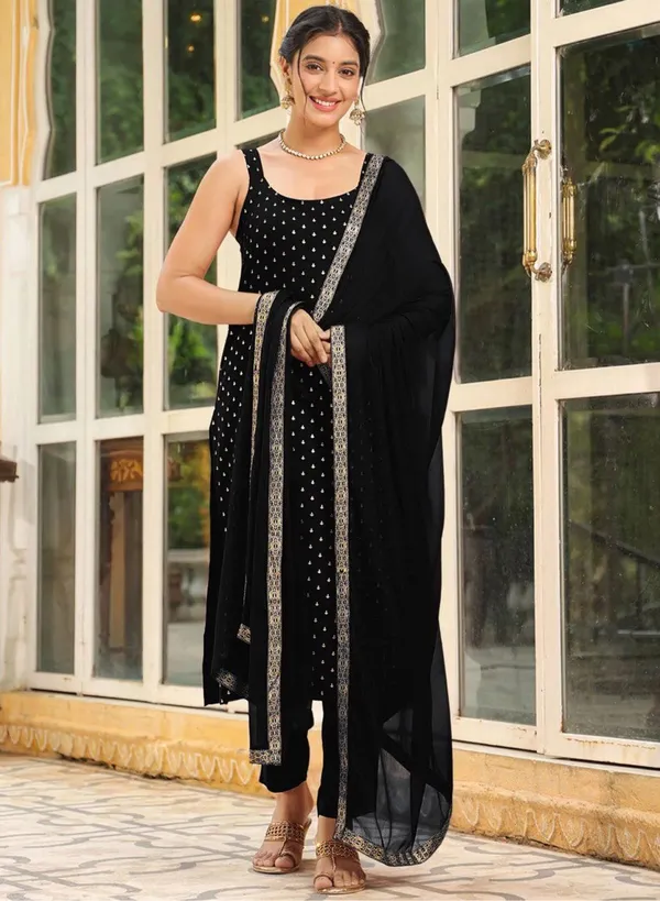 Reyon_Beautiful_Suit_Set_And_Duppta
