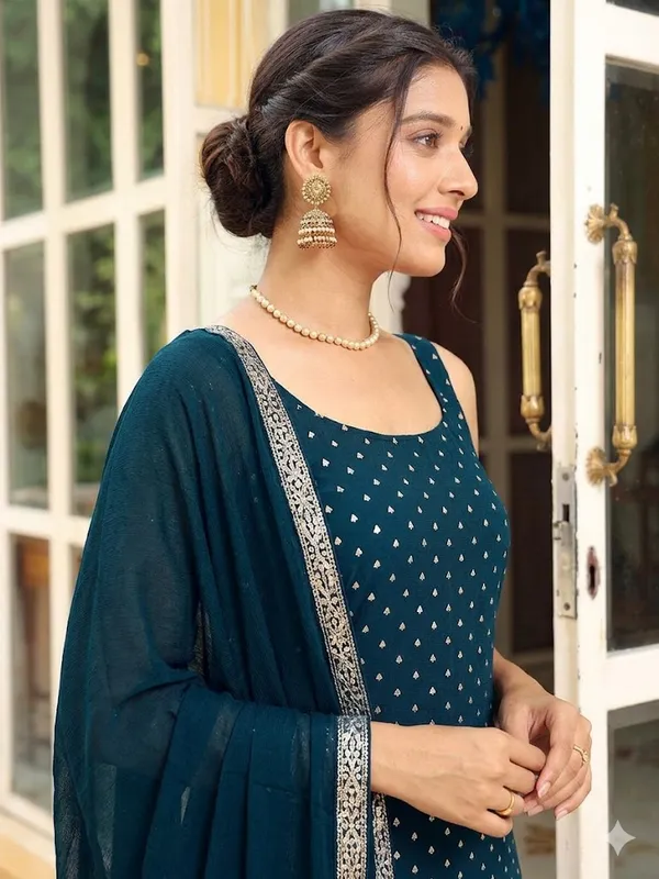 Reyon_Beautiful_Suit_Set_And_Duppta