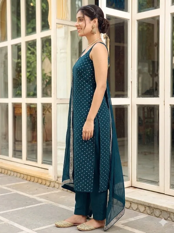 Reyon_Beautiful_Suit_Set_And_Duppta