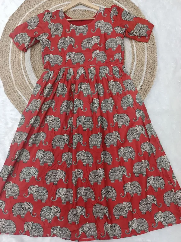 Red_Soft_Cotton_Gown_For_Women