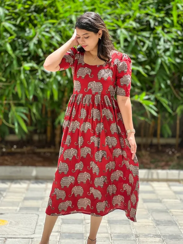 Red_Soft_Cotton_Gown_For_Women