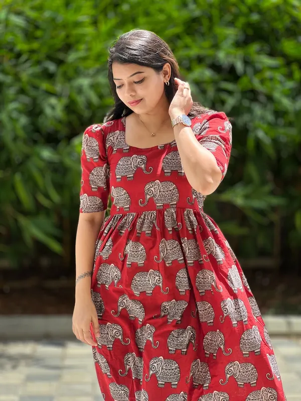 Red_Soft_Cotton_Gown_For_Women