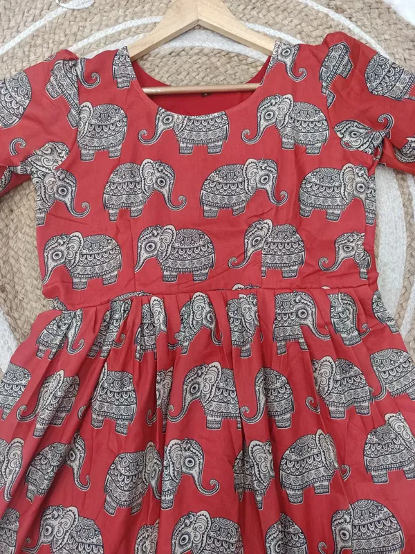 Red_Soft_Cotton_Gown_For_Women