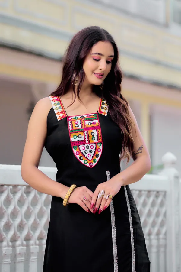 Elegance_With_Kutchi_Embroidery_And_Mirror_Work_Sleeveless_Straight-Fit_Kurti