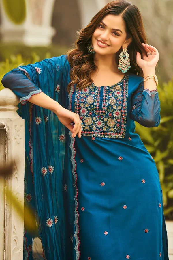 Reyon_Beautiful_Suit_Set_And_Duppta