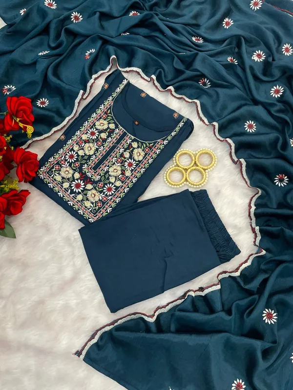 Reyon_Beautiful_Suit_Set_And_Duppta