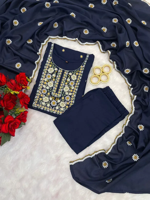 Reyon_Beautiful_Suit_Set_And_Duppta