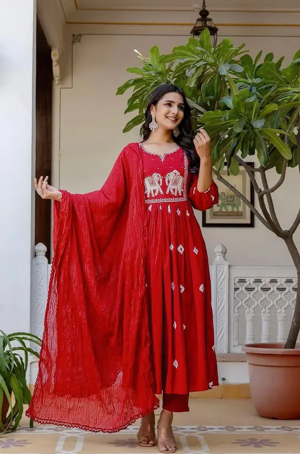 Reyon_Beautiful_Suit_Set_And_Duppta
