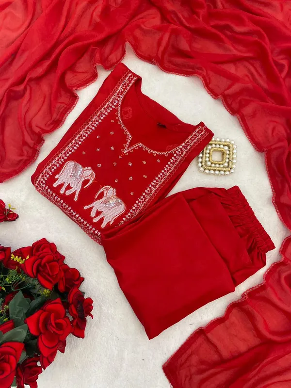 Reyon_Beautiful_Suit_Set_And_Duppta