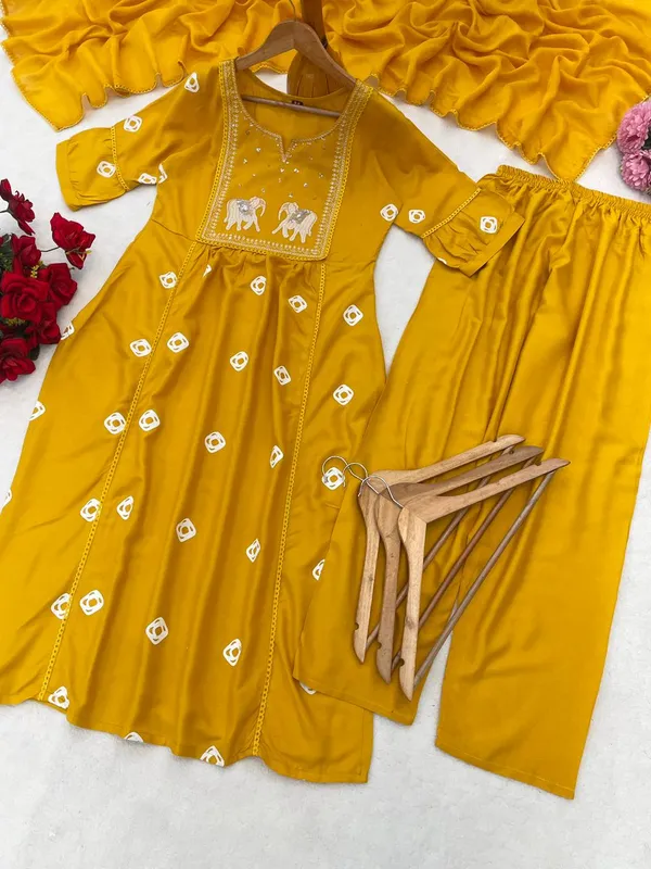 Reyon_Beautiful_Suit_Set_And_Duppta