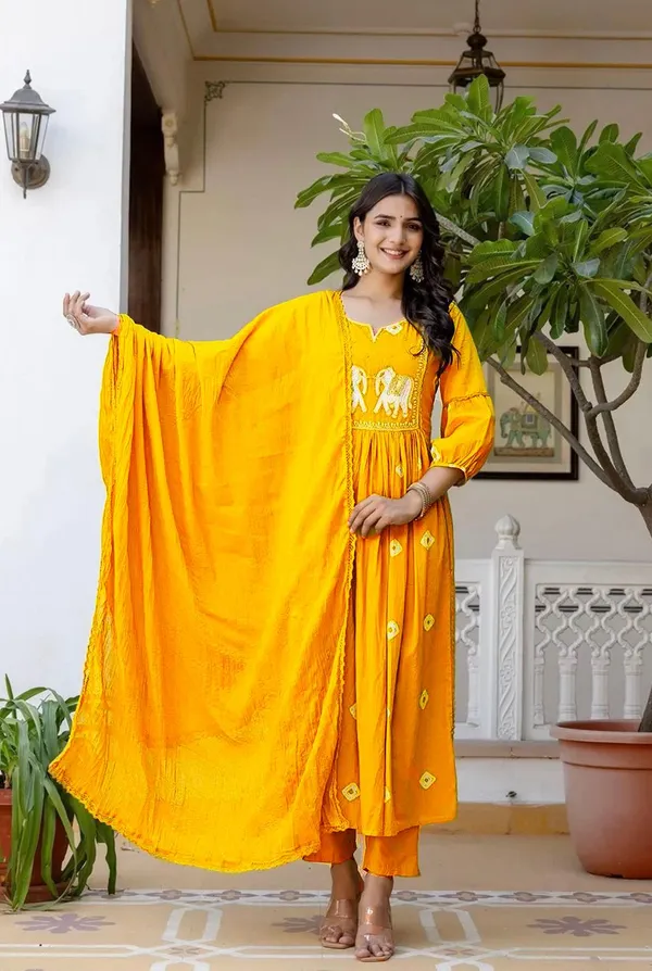 Reyon_Beautiful_Suit_Set_And_Duppta