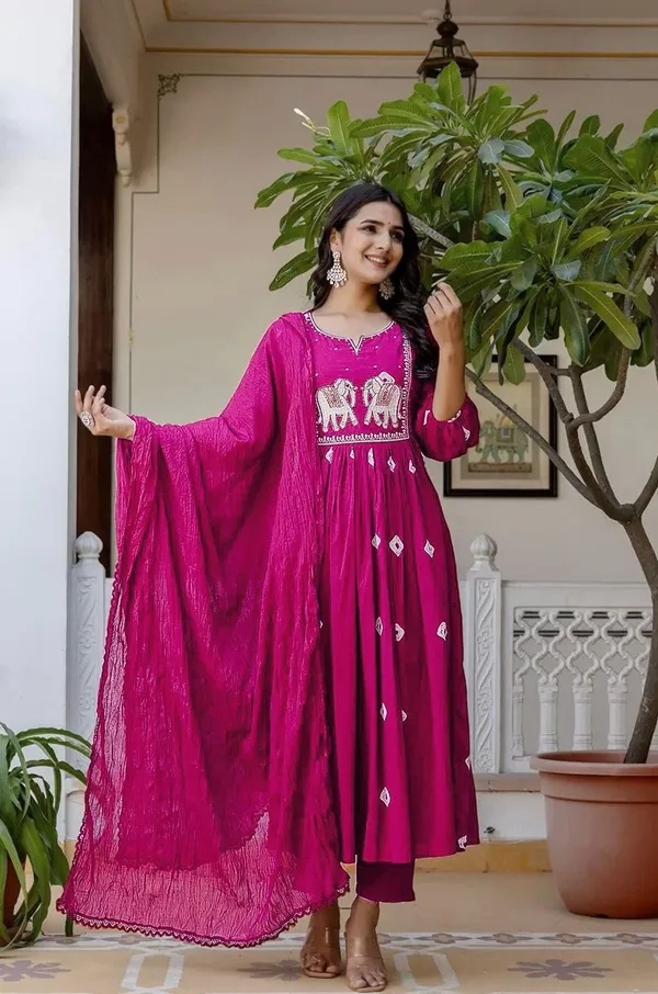 Reyon_Beautiful_Suit_Set_And_Duppta