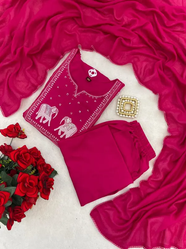 Reyon_Beautiful_Suit_Set_And_Duppta