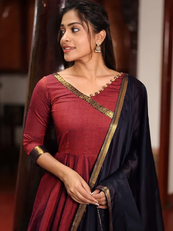 Women_Embellished_Kurta_With_Dupatta