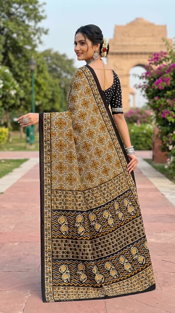 Floral_Print_Cotton_Blend_Saree