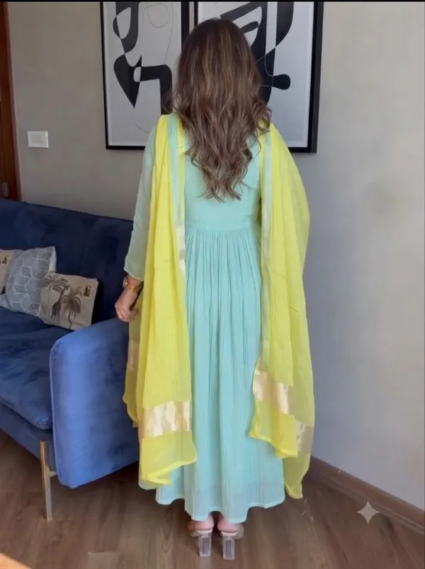 Women_Embellished_Kurta_Set