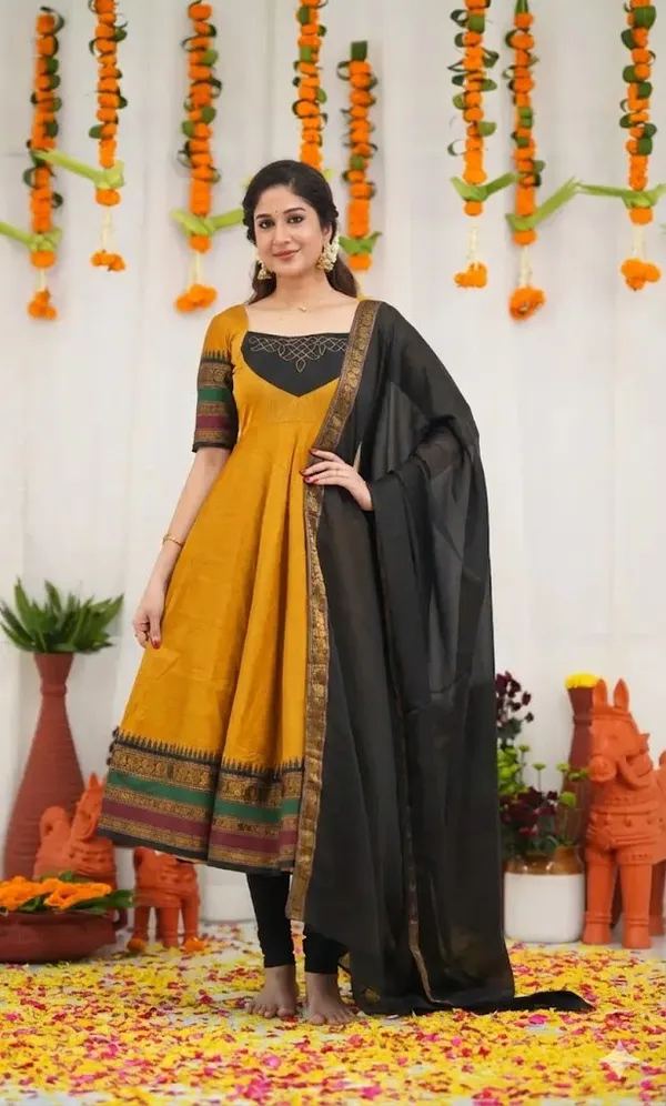 Women_Embellished_Kurta_With_Dupatta