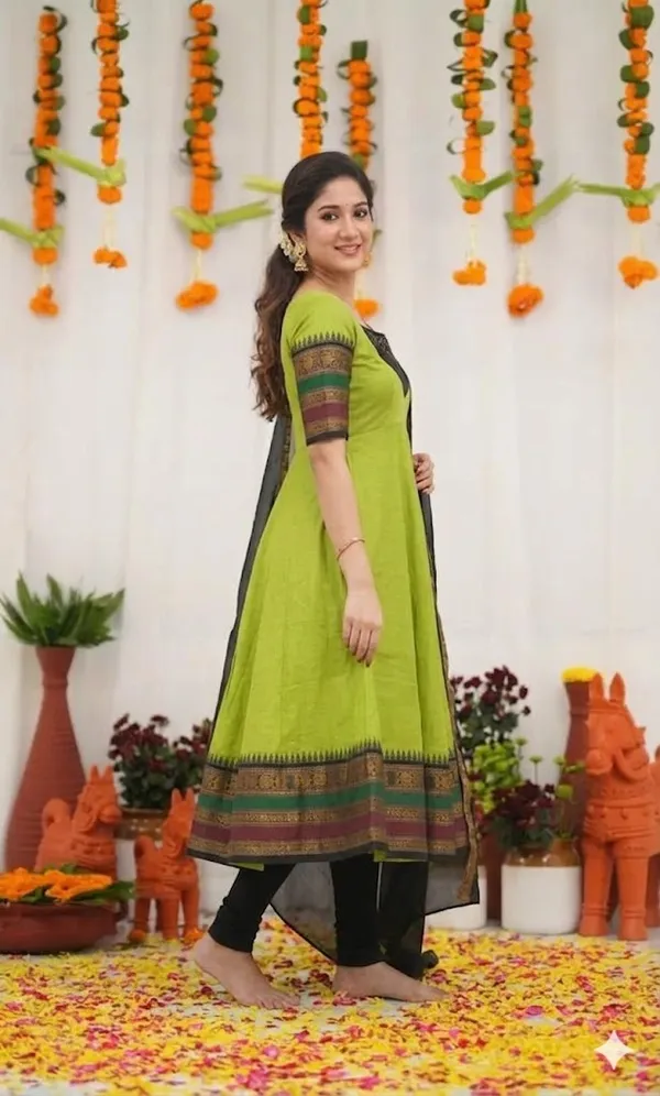Women_Embellished_Kurta_With_Dupatta