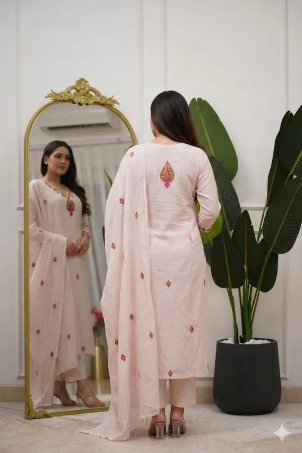 Women_Embellished_Kurta_Set